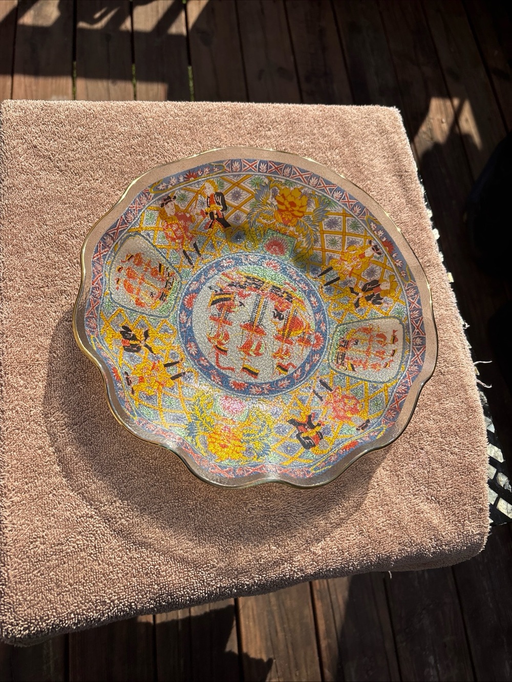 Decorative Scalloped Porcelain Bowl in Multicolor
